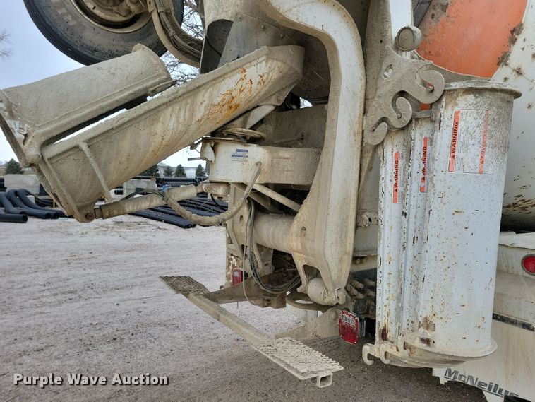 image for item OH9465 2004 International 5500i ready mix truck