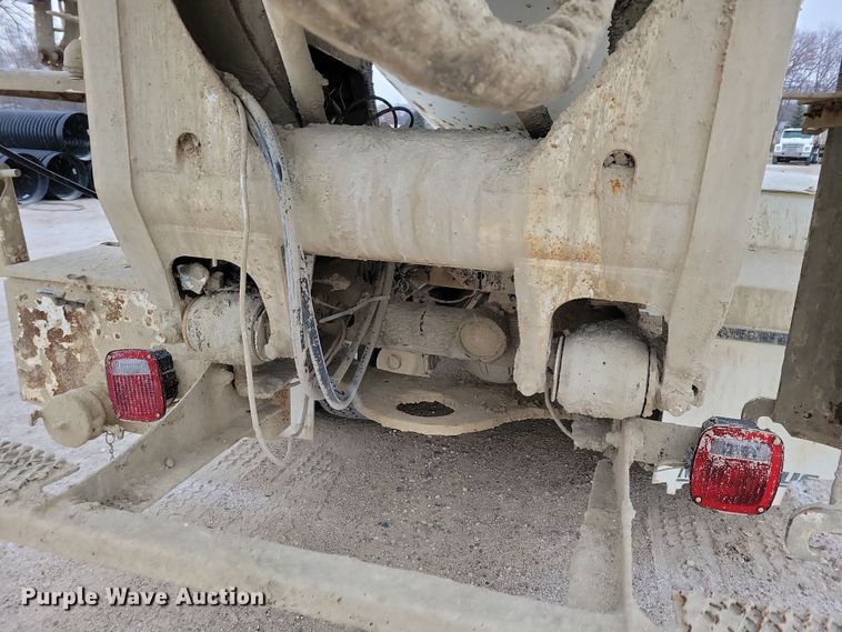 image for item OH9465 2004 International 5500i ready mix truck