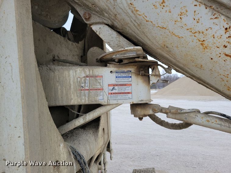 image for item OH9465 2004 International 5500i ready mix truck