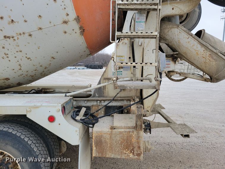 image for item OH9465 2004 International 5500i ready mix truck