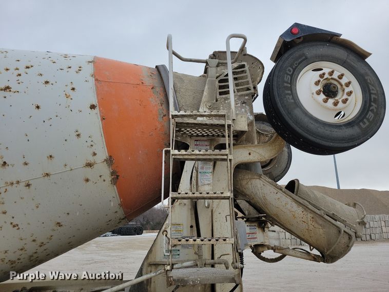 image for item OH9465 2004 International 5500i ready mix truck
