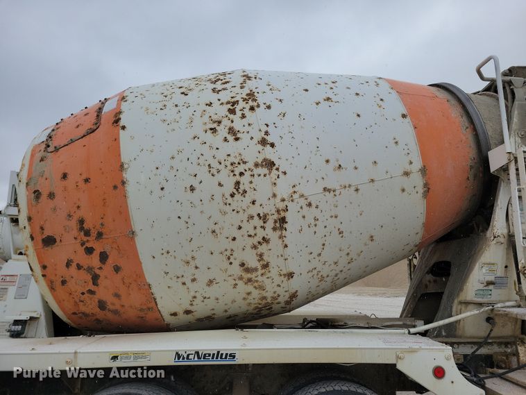 image for item OH9465 2004 International 5500i ready mix truck