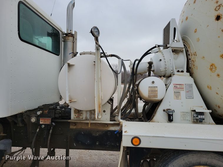 image for item OH9465 2004 International 5500i ready mix truck