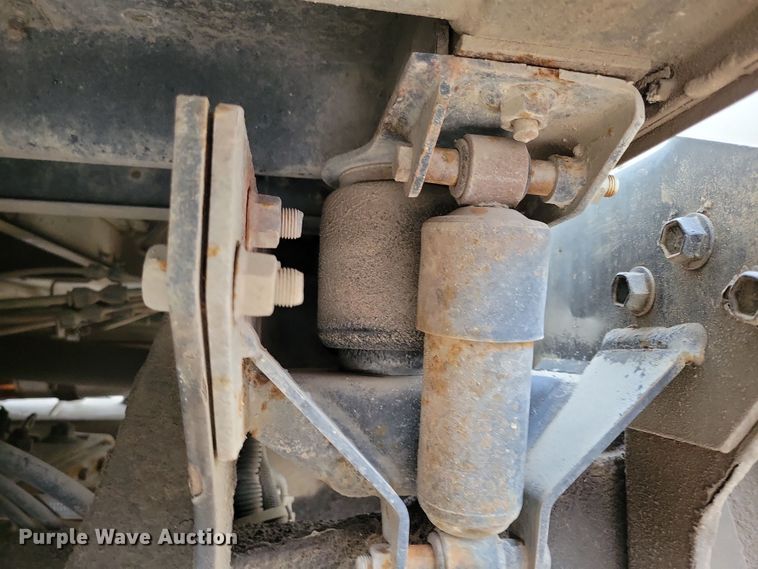 image for item OH9465 2004 International 5500i ready mix truck