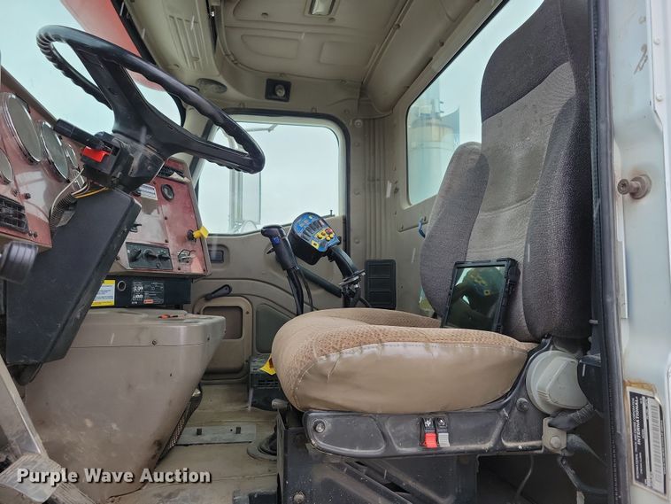 image for item OH9465 2004 International 5500i ready mix truck