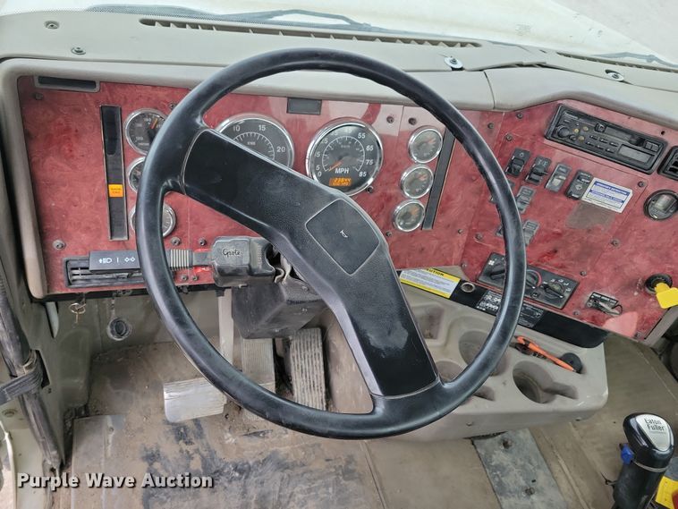 image for item OH9465 2004 International 5500i ready mix truck