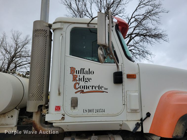 image for item OH9465 2004 International 5500i ready mix truck