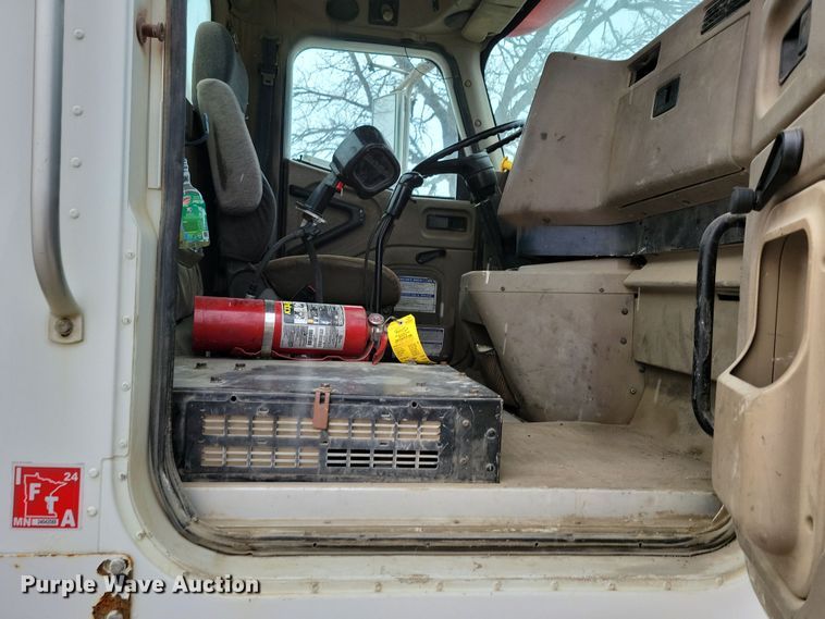 image for item OH9465 2004 International 5500i ready mix truck