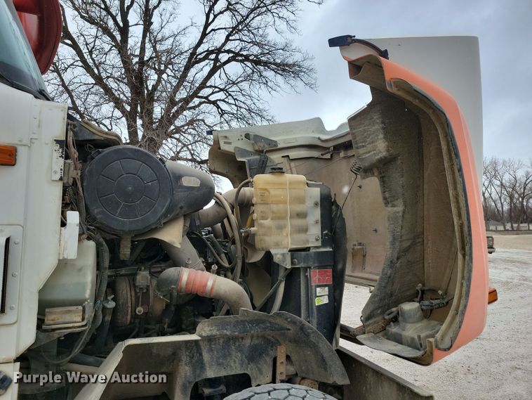 image for item OH9465 2004 International 5500i ready mix truck