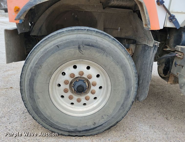 image for item OH9465 2004 International 5500i ready mix truck