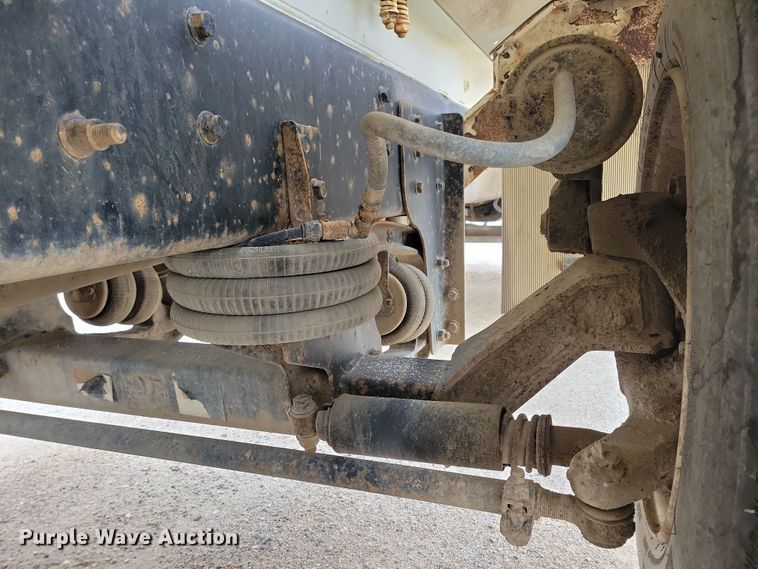 image for item OH9465 2004 International 5500i ready mix truck