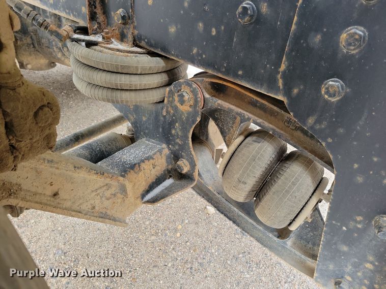 image for item OH9465 2004 International 5500i ready mix truck