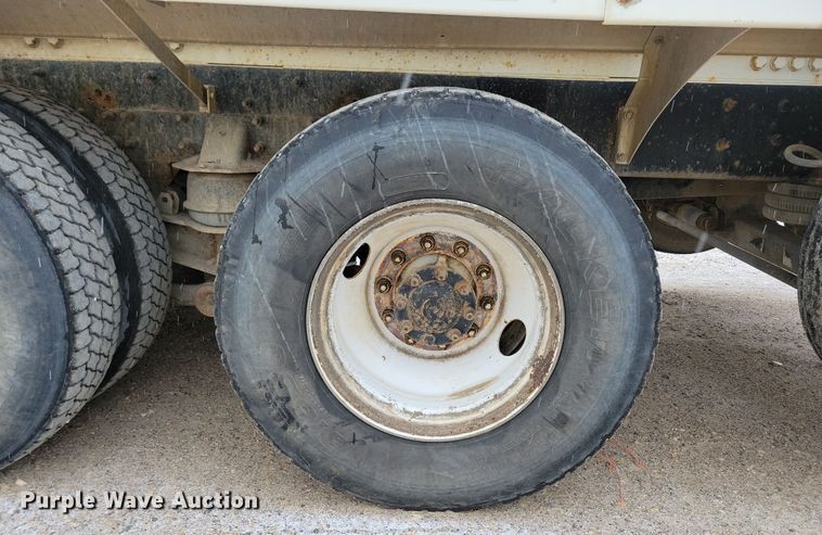 image for item OH9465 2004 International 5500i ready mix truck