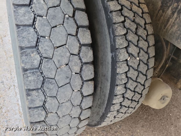 image for item OH9465 2004 International 5500i ready mix truck