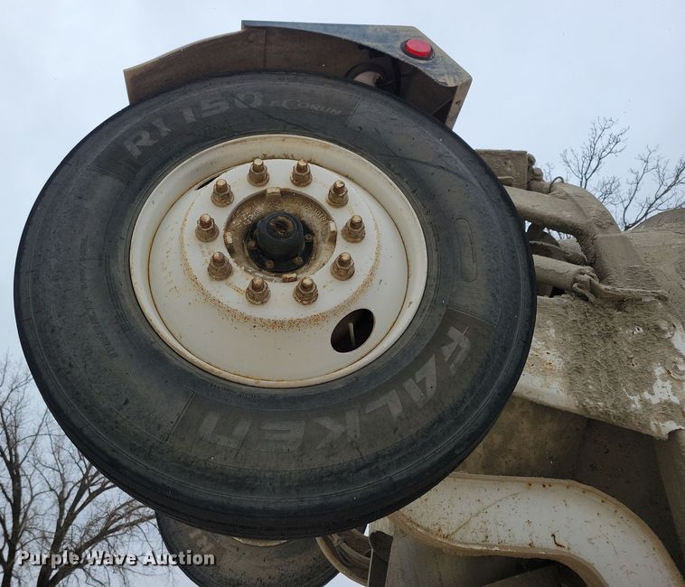 image for item OH9465 2004 International 5500i ready mix truck