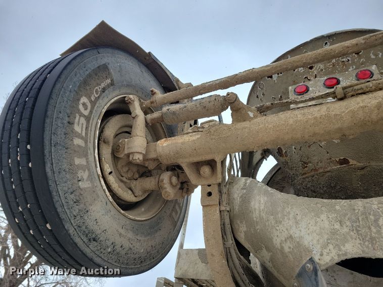 image for item OH9465 2004 International 5500i ready mix truck