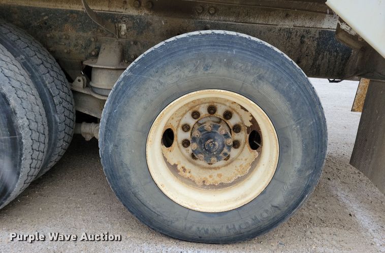 image for item OH9465 2004 International 5500i ready mix truck