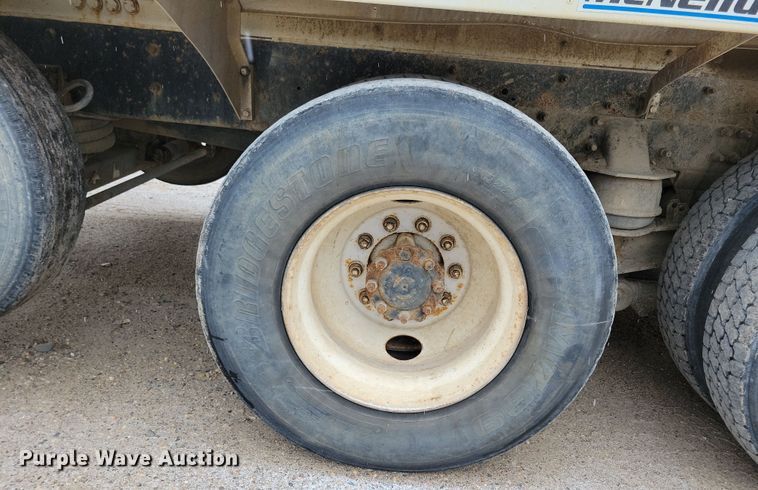 image for item OH9465 2004 International 5500i ready mix truck