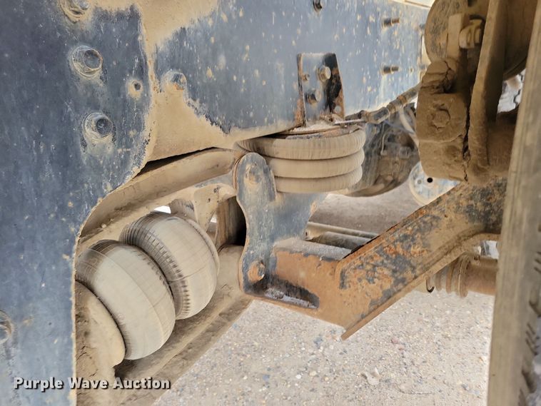 image for item OH9465 2004 International 5500i ready mix truck