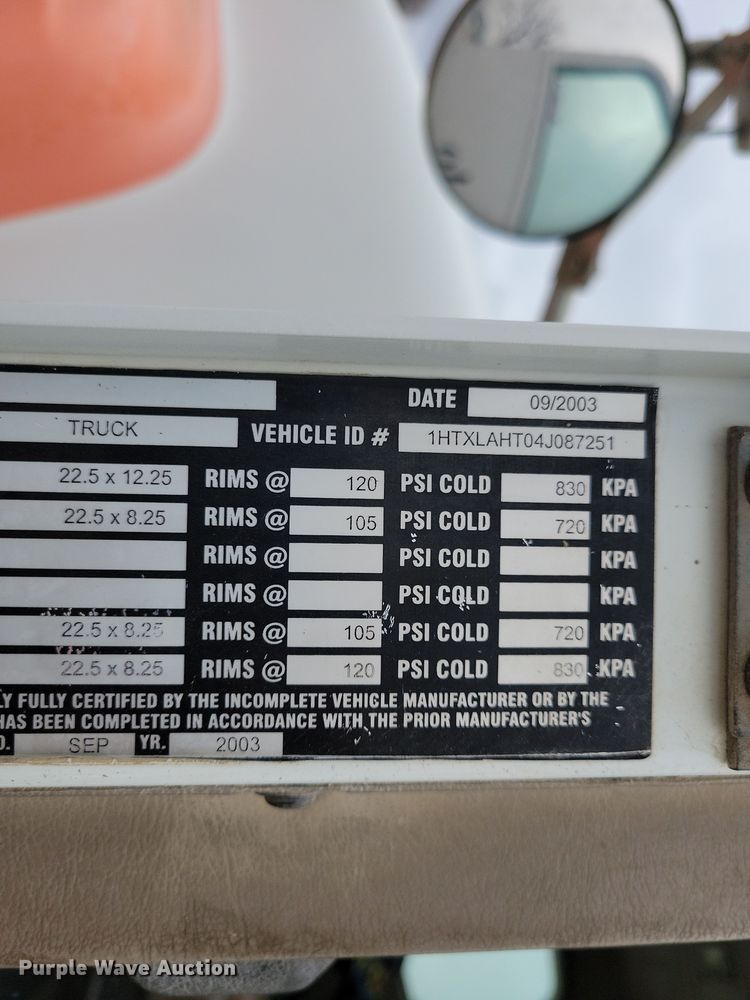 image for item OH9465 2004 International 5500i ready mix truck