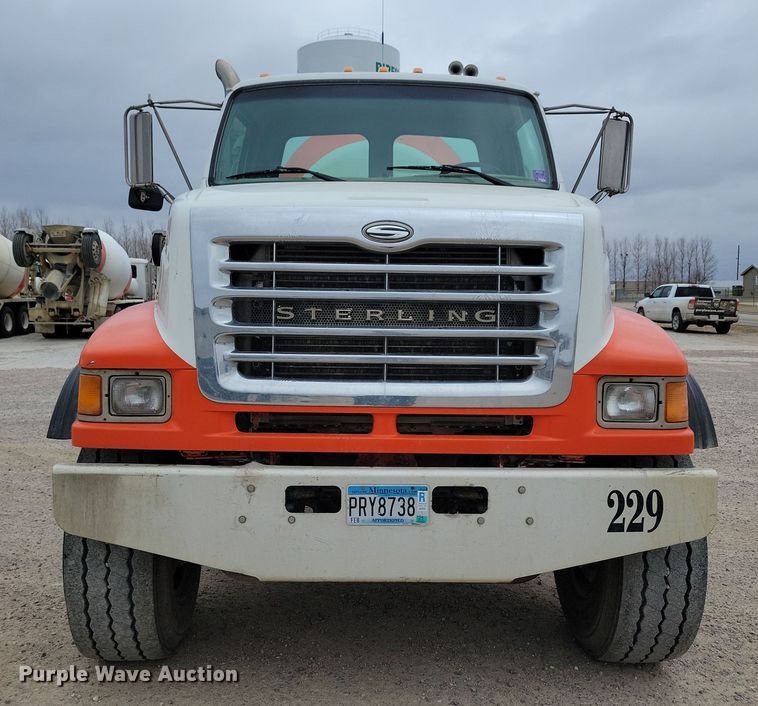 image for item OH9466 2002 Sterling L9500  ready mix truck