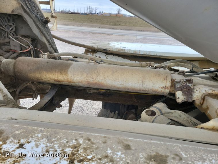 image for item OH9466 2002 Sterling L9500  ready mix truck