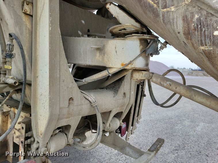 image for item OH9466 2002 Sterling L9500  ready mix truck