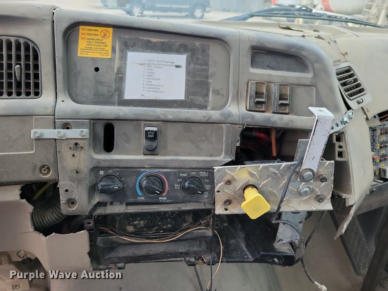 image for item OH9466 2002 Sterling L9500  ready mix truck