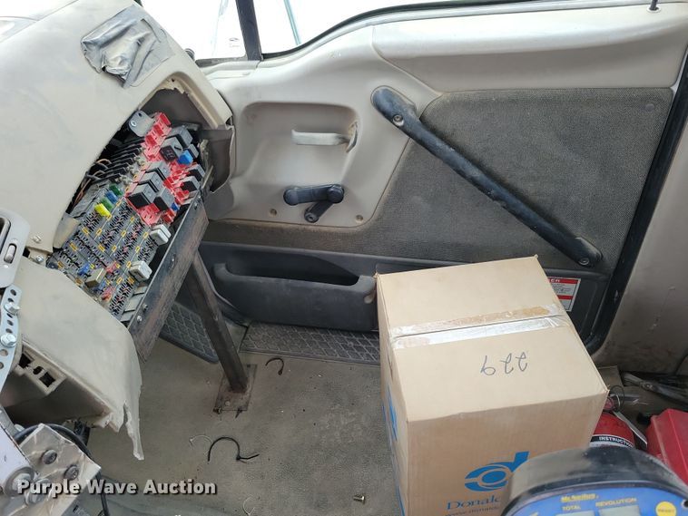 image for item OH9466 2002 Sterling L9500  ready mix truck