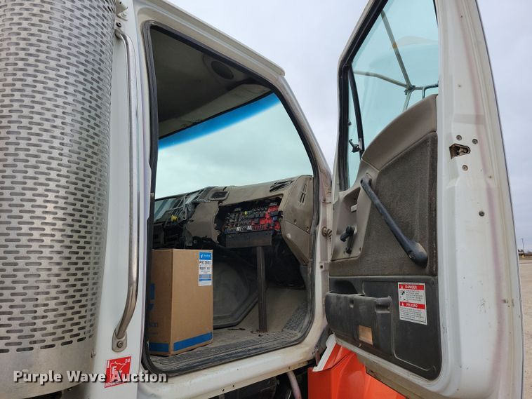 image for item OH9466 2002 Sterling L9500  ready mix truck