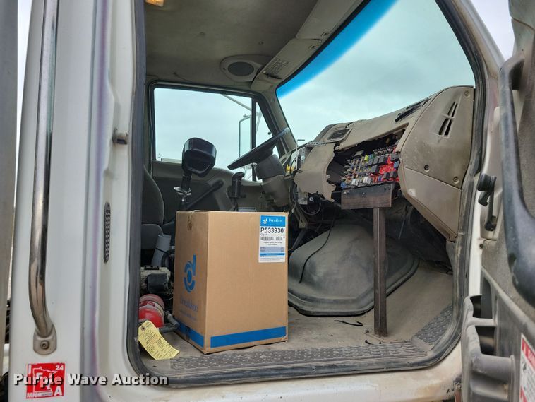 image for item OH9466 2002 Sterling L9500  ready mix truck