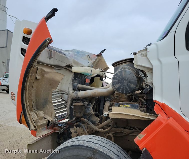 image for item OH9466 2002 Sterling L9500  ready mix truck