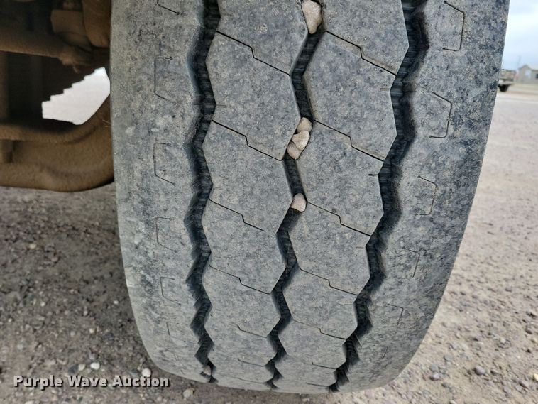 image for item OH9466 2002 Sterling L9500  ready mix truck