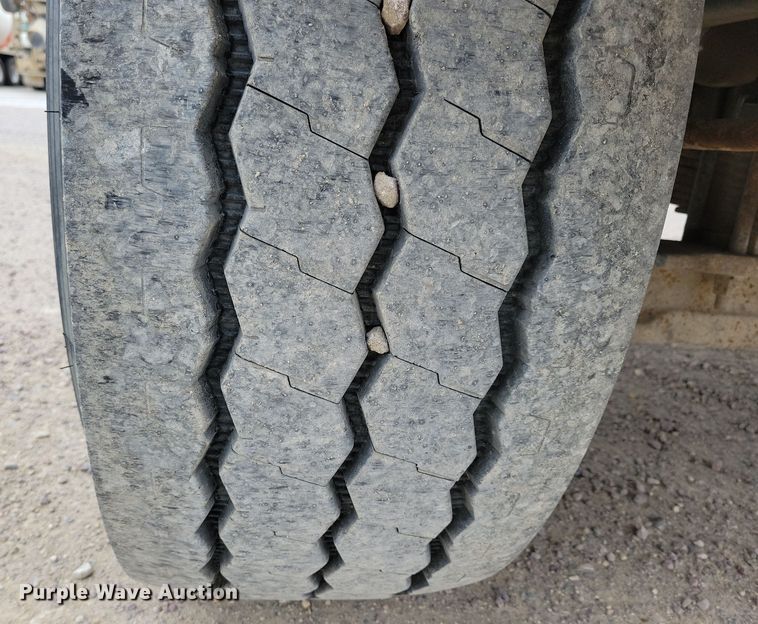 image for item OH9466 2002 Sterling L9500  ready mix truck