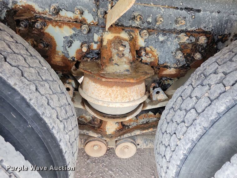 image for item OH9466 2002 Sterling L9500  ready mix truck