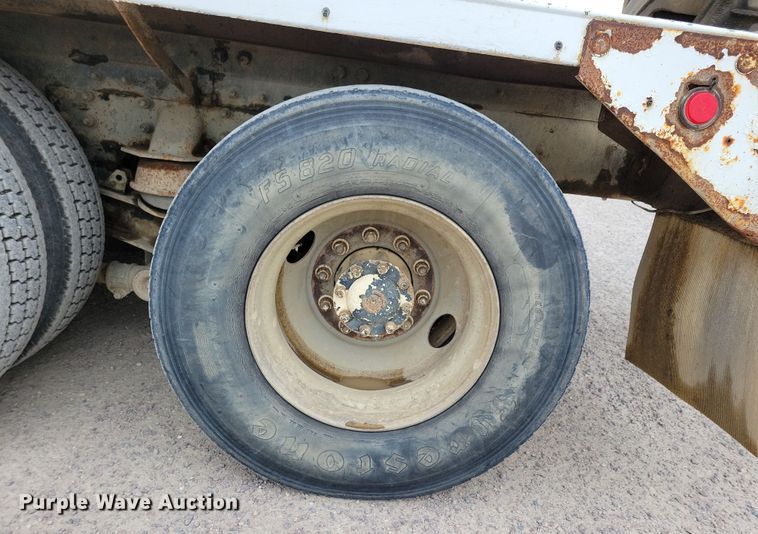 image for item OH9466 2002 Sterling L9500  ready mix truck