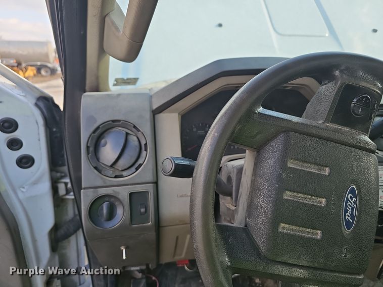 image for item OJ9139 2008 Ford F550 Super Duty utility / service truck