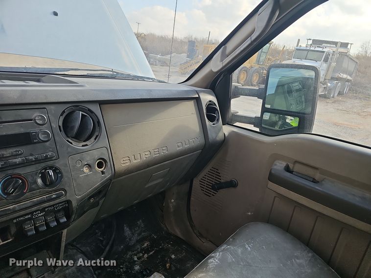 image for item OJ9139 2008 Ford F550 Super Duty utility / service truck