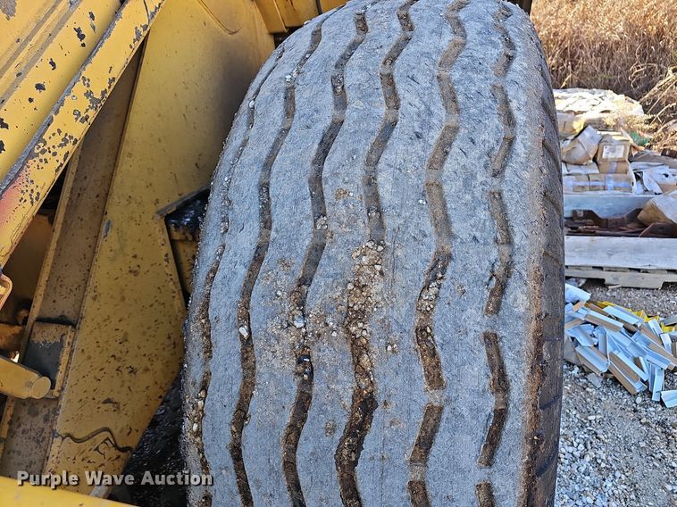 image for item OJ9141 Weiler E2850 remixing transfer vehicle 