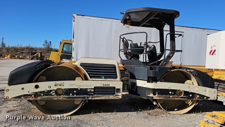 image for item OJ9143 2005 Ingersoll Rand DD-118HF double drum vibratory roller