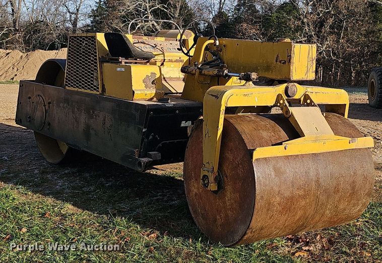 image for item OJ9168 Hyster double drum vibratory roller