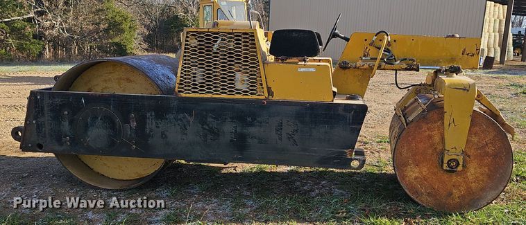 image for item OJ9168 Hyster double drum vibratory roller