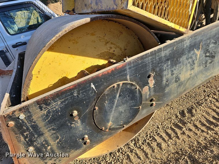 image for item OJ9168 Hyster double drum vibratory roller