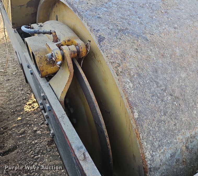 image for item OJ9168 Hyster double drum vibratory roller