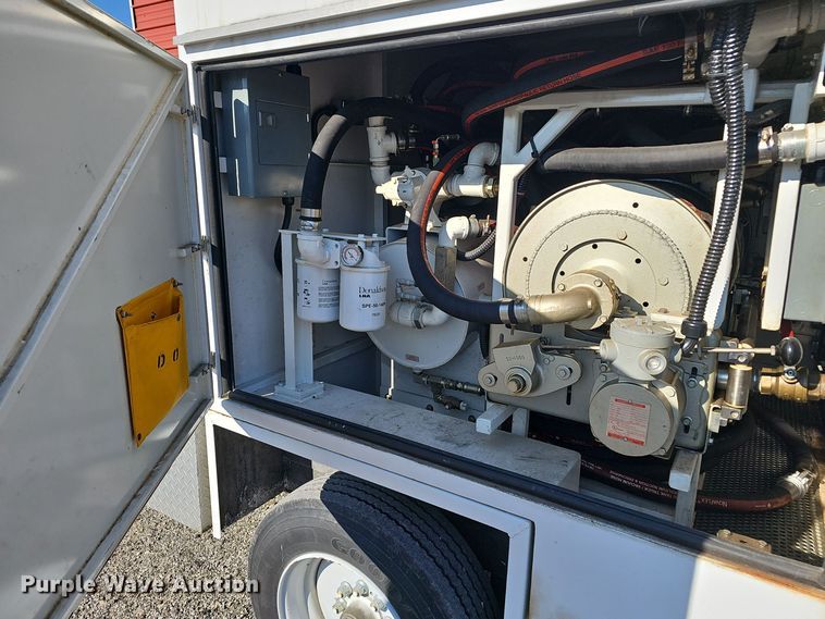 image for item OJ9215 Sauber Trailer 1594 Oil filtration trailer