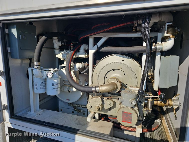 image for item OJ9215 Sauber Trailer 1594 Oil filtration trailer