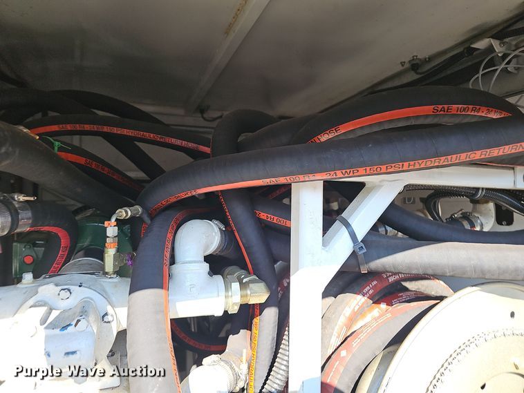 image for item OJ9215 Sauber Trailer 1594 Oil filtration trailer