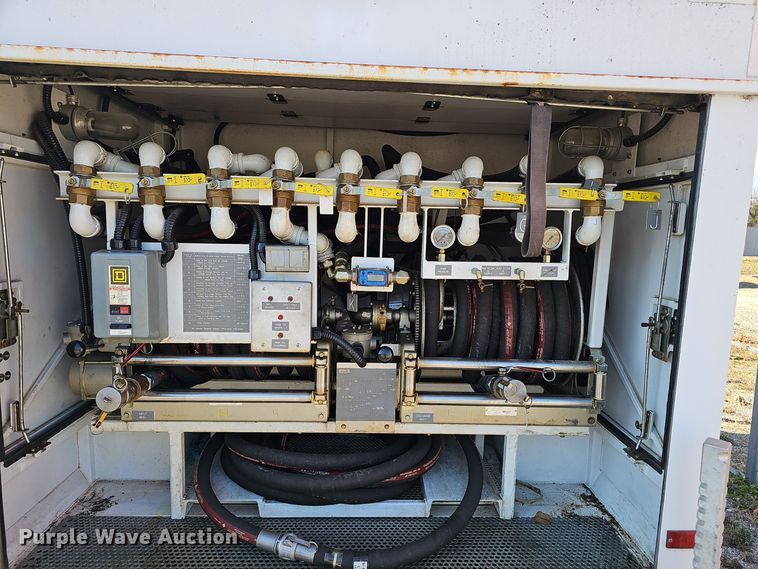 image for item OJ9215 Sauber Trailer 1594 Oil filtration trailer