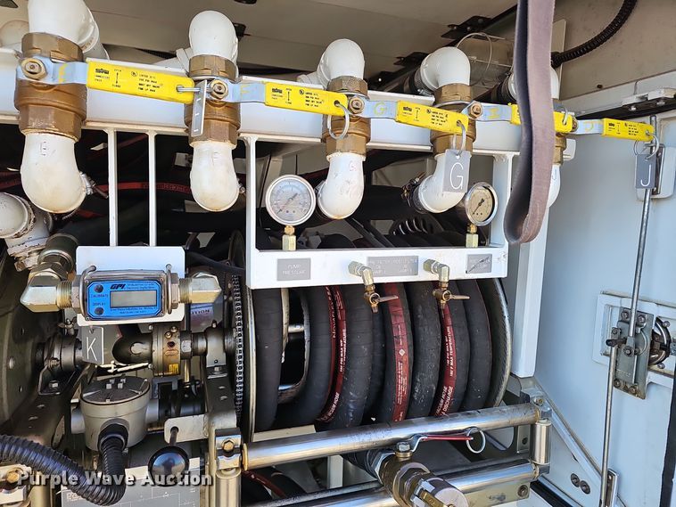 image for item OJ9215 Sauber Trailer 1594 Oil filtration trailer