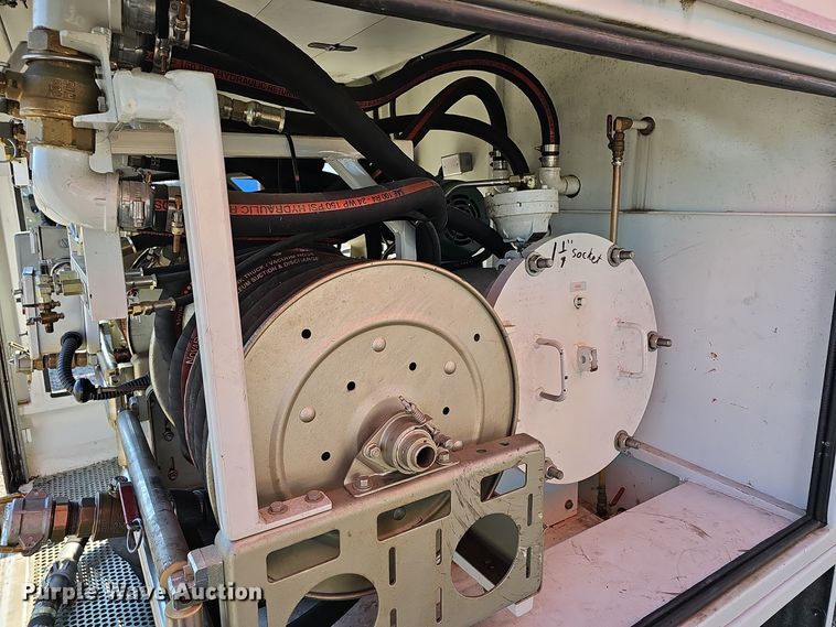 image for item OJ9215 Sauber Trailer 1594 Oil filtration trailer